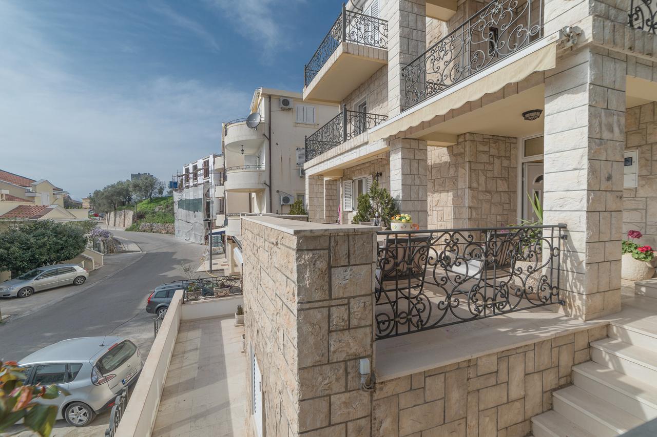 Apartments Vuksic 스베티스테판 외부 사진